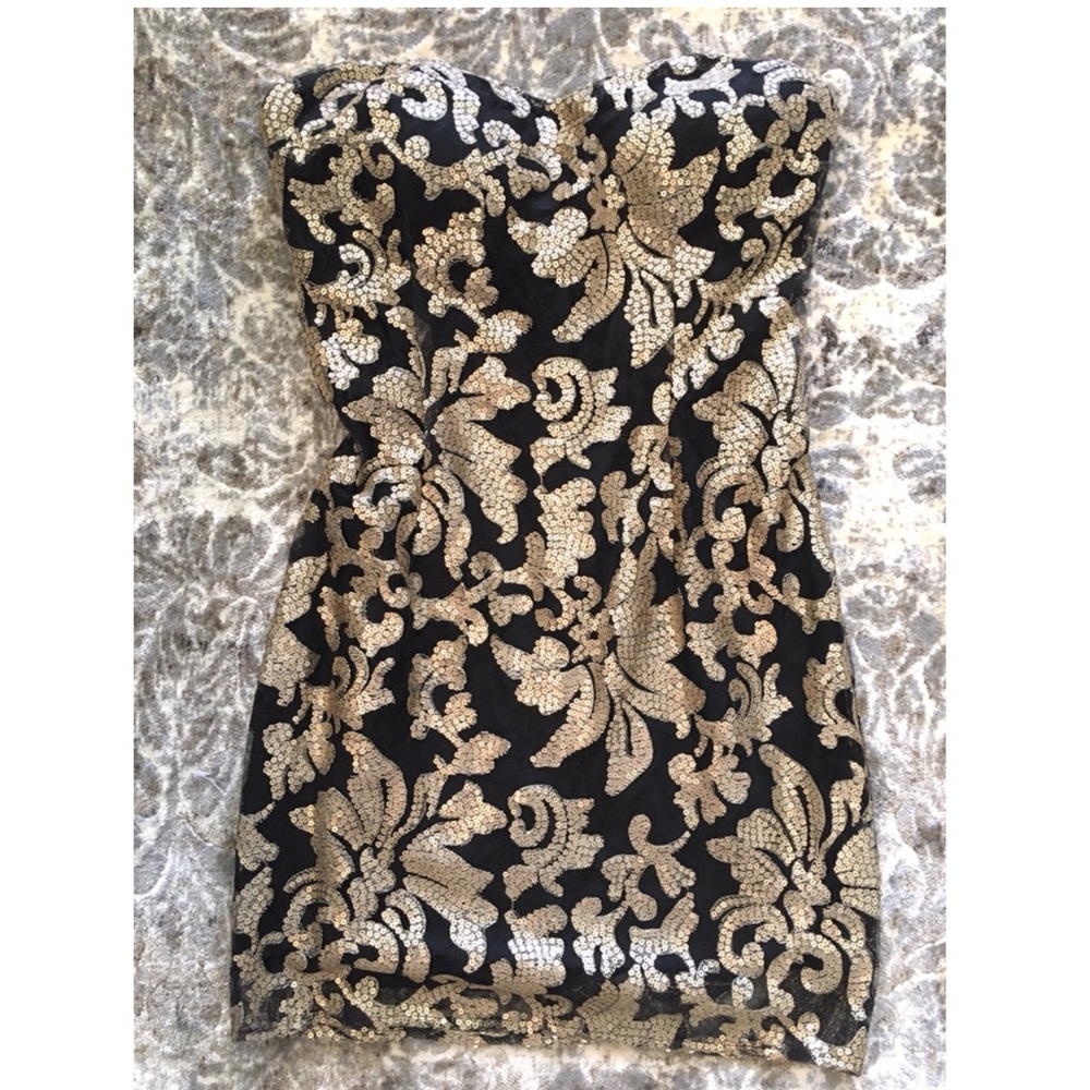 Black and Gold sequined short prom dress